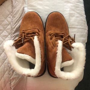 Boots with fun lining